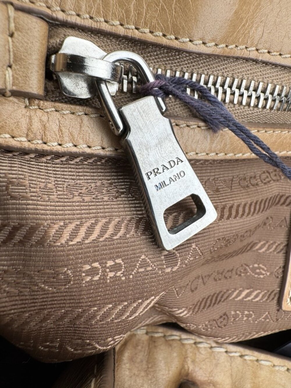 vintage Prada Vitello Shine Turn-Lock bag tan beige calf leather - Picture 16 of 16